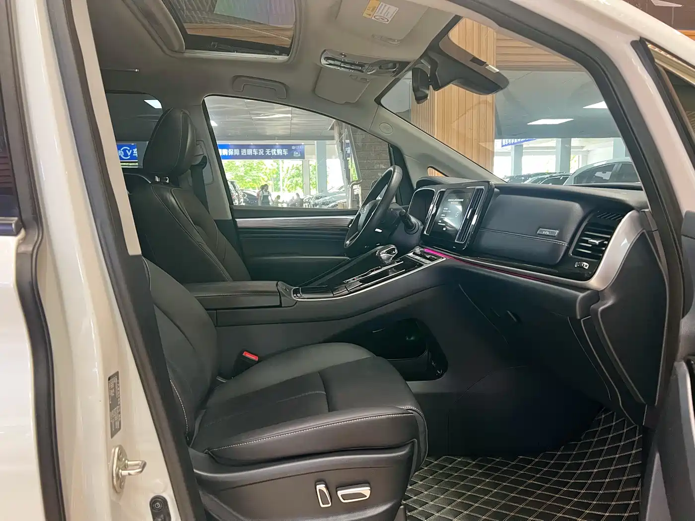 GAC Trumpchi Trumpchi M8 2023 Leading Series 390T Ultimate Edition фото 14