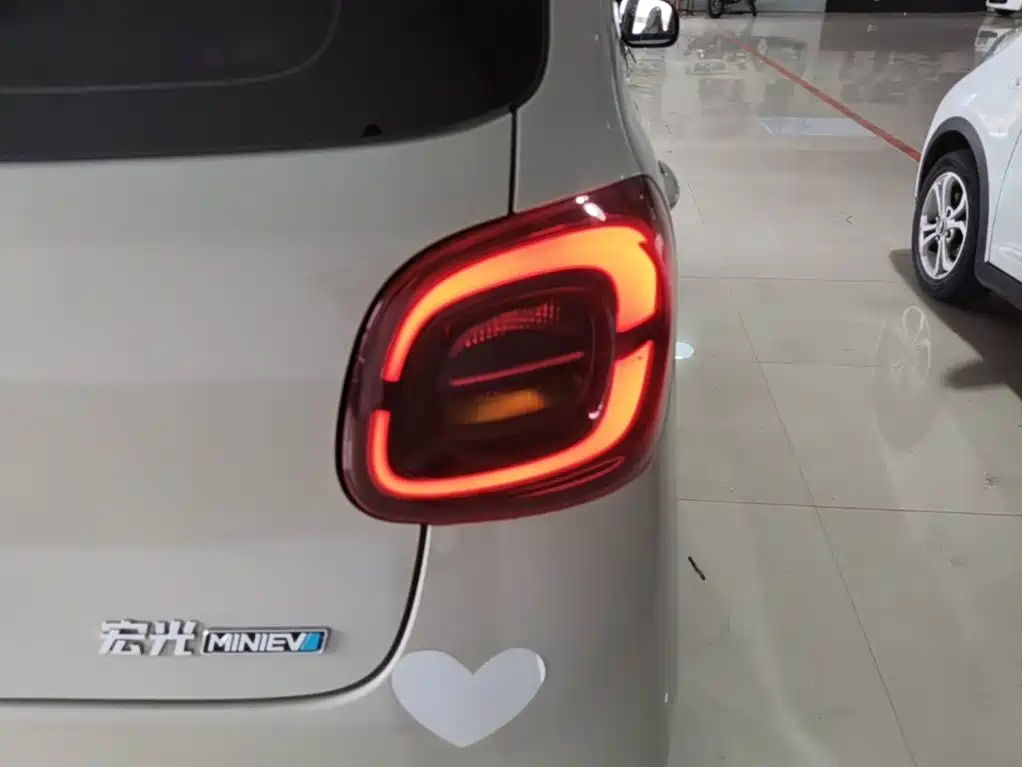 Фото 8 - Wuling Motors Hongguang MINIEV