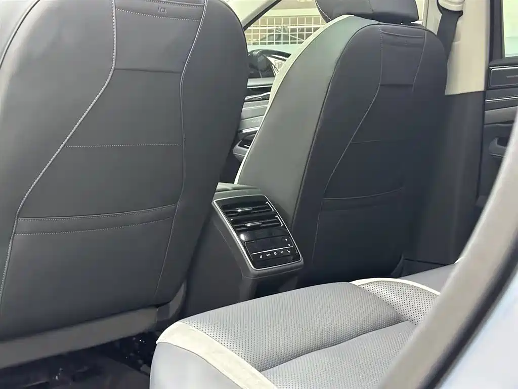 VOLKSWAGEN ID.7 VIZZION