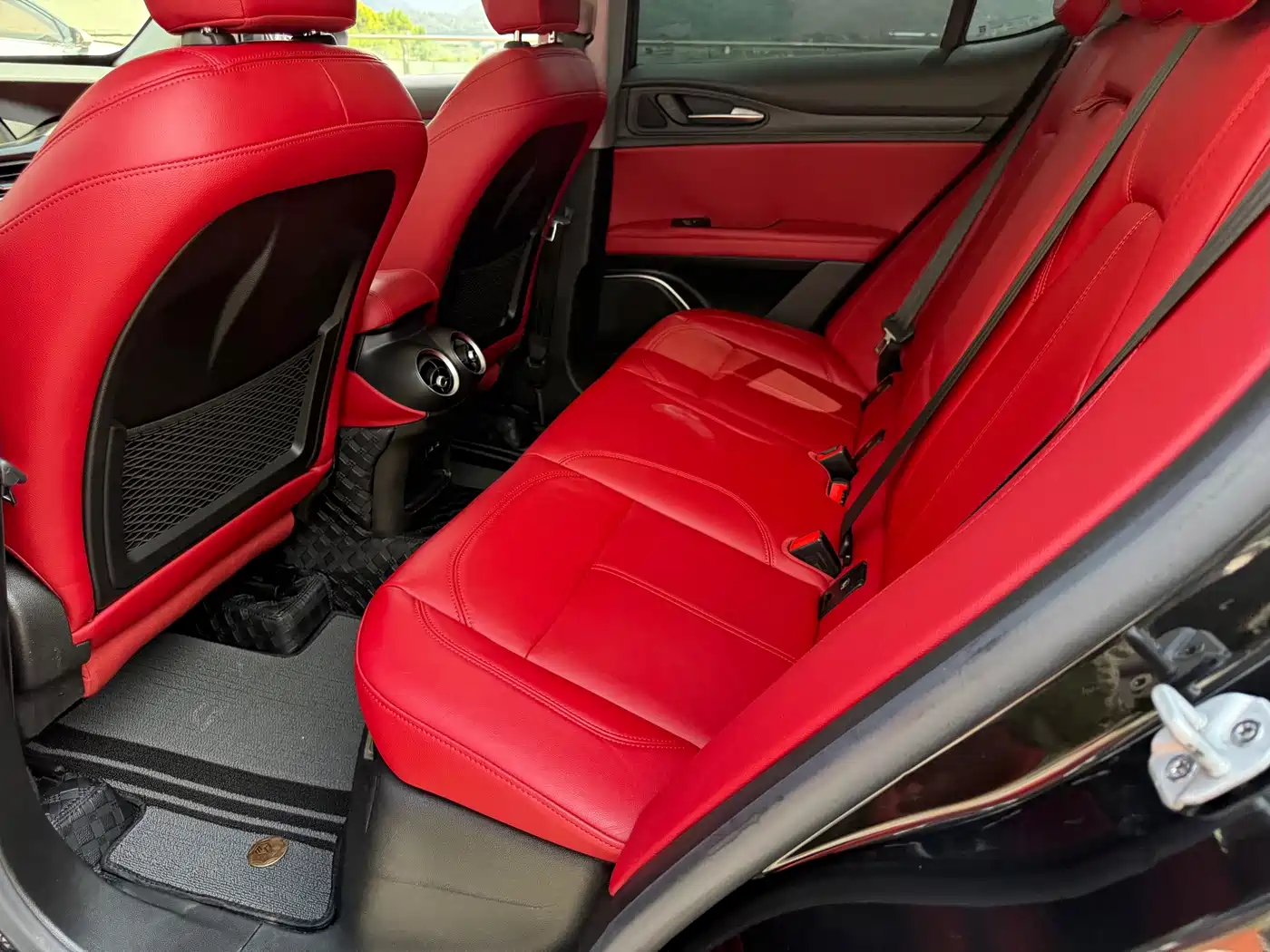 Alfa Romeo Stelvio 2019 2017 2.0T 200HP Luxury Edition