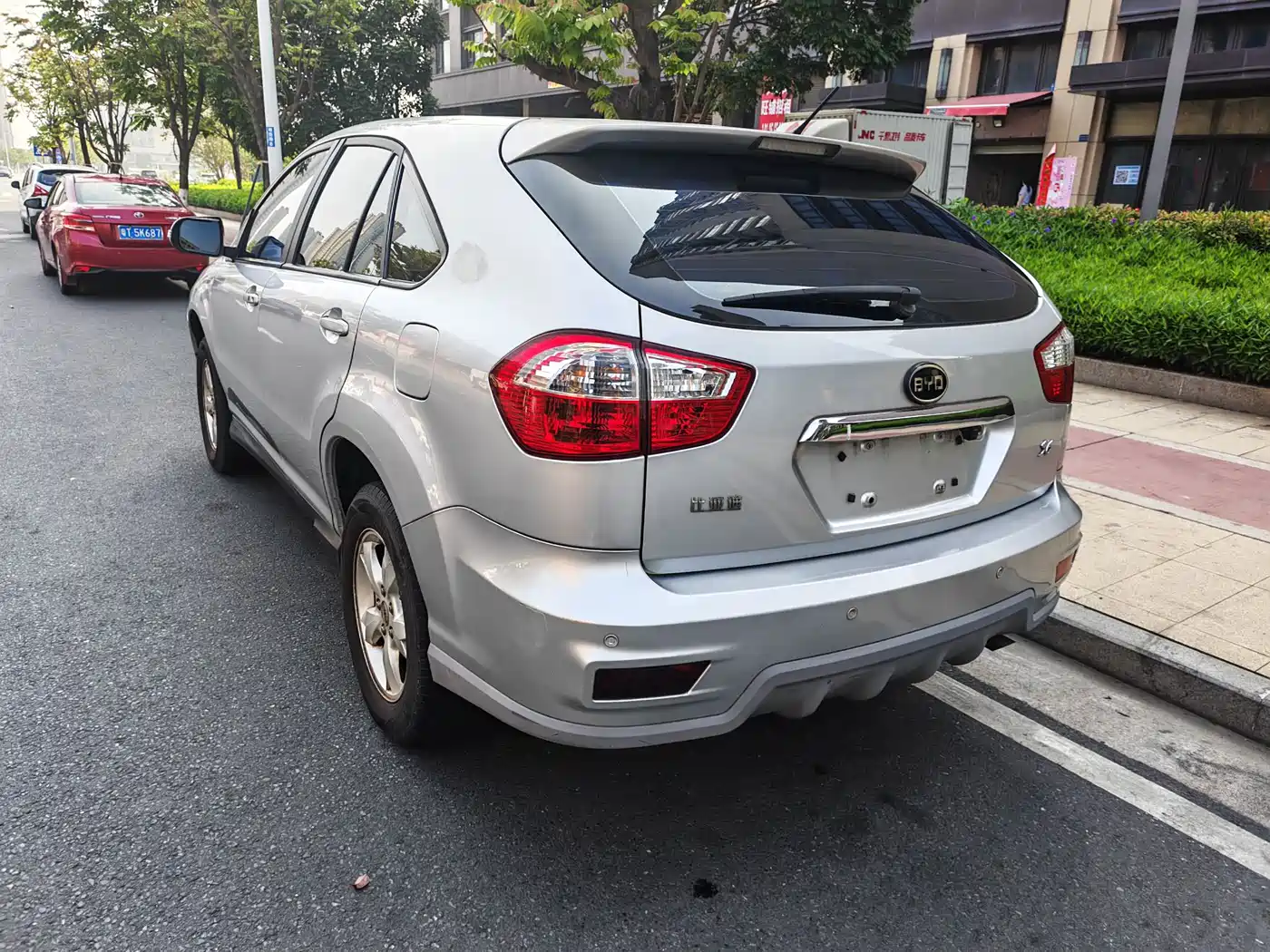 BYD S6 2014 Model 2.0L Manual Luxury 7-Seater фото 13