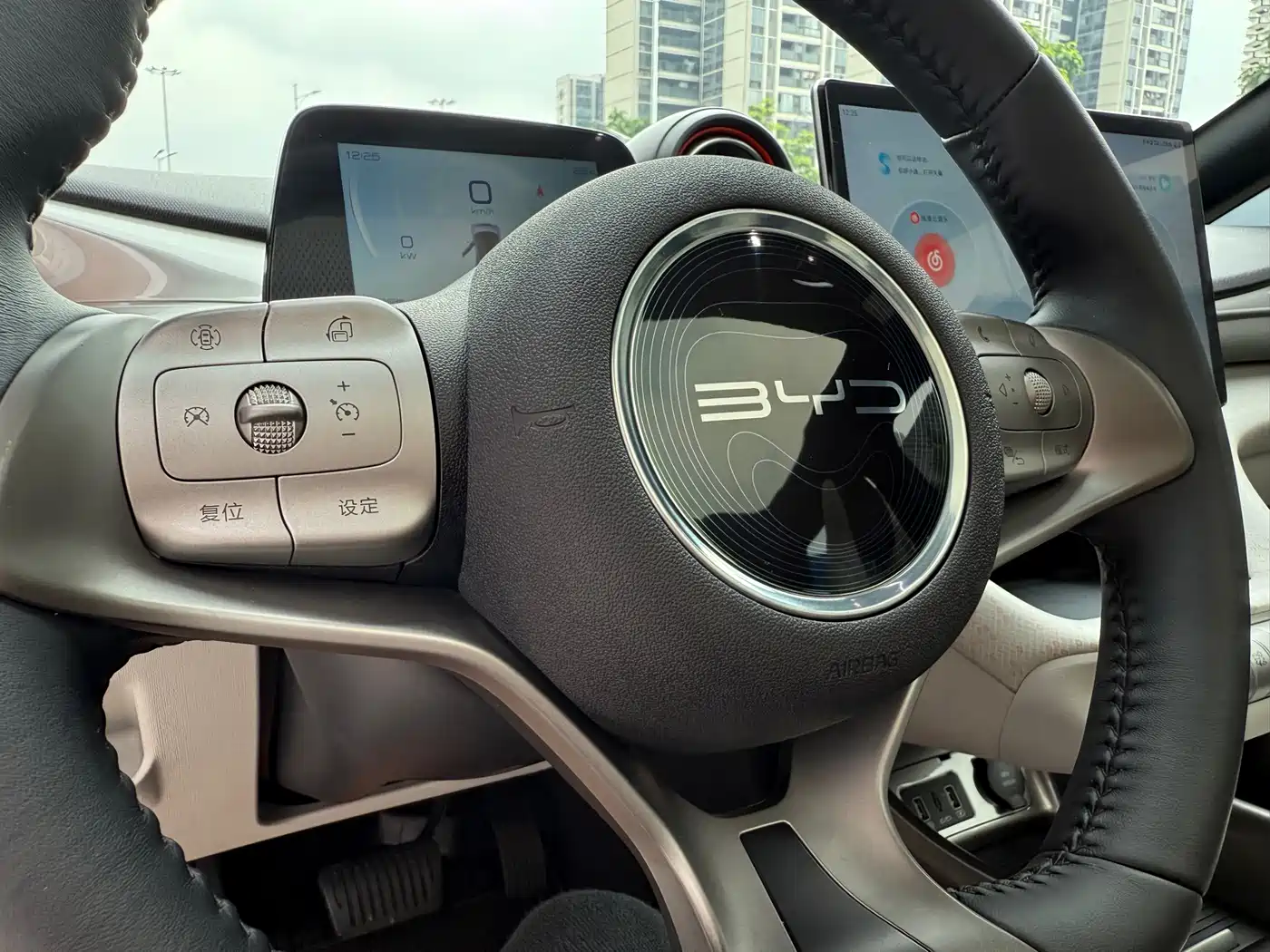 BYD Dolphin 2021 Model 405km Fashion Edition фото 16