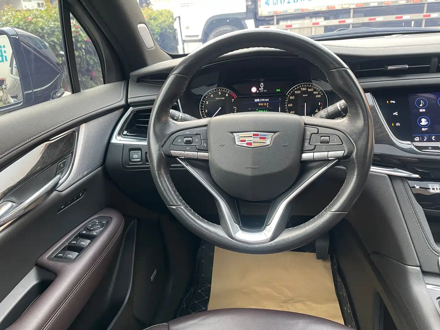 CADILLAC XT6