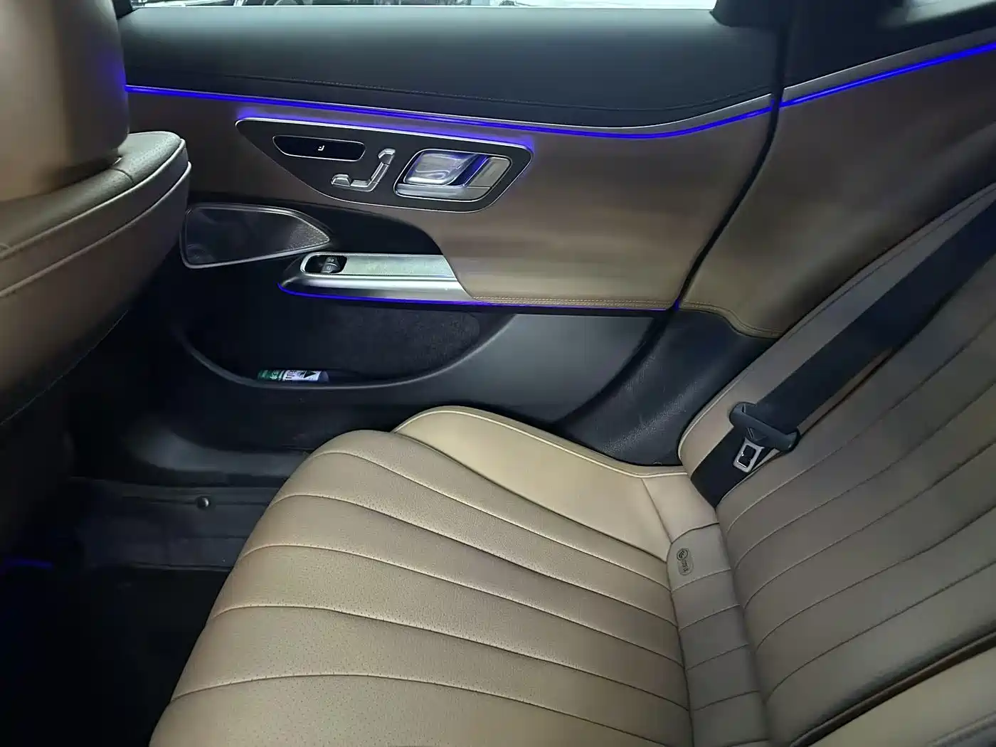 Mercedes-Benz E-Class 2025 E 300 L Luxury фото 8