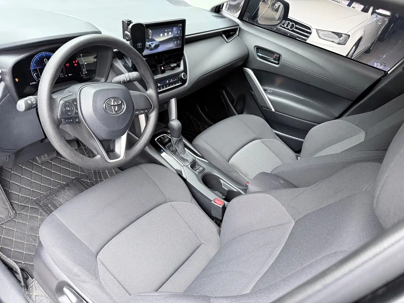 Toyota Frontlander 2023 2.0L CVT Elite Edition фото 4