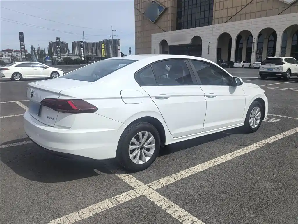 VOLKSWAGEN BORA