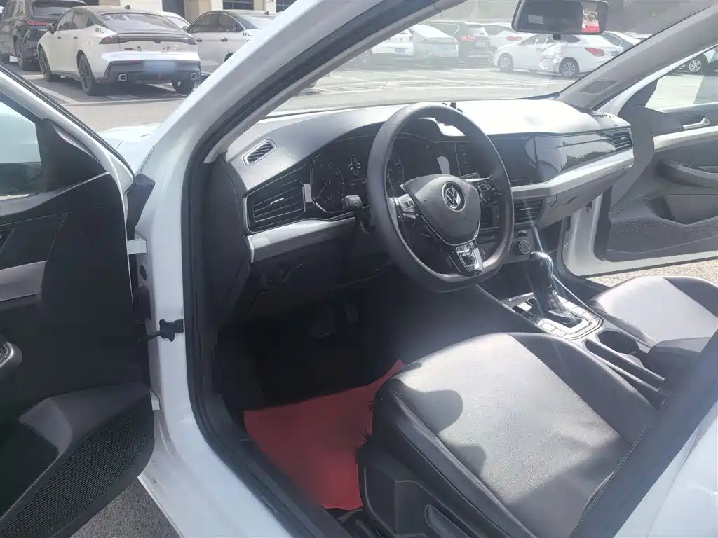 VOLKSWAGEN BORA