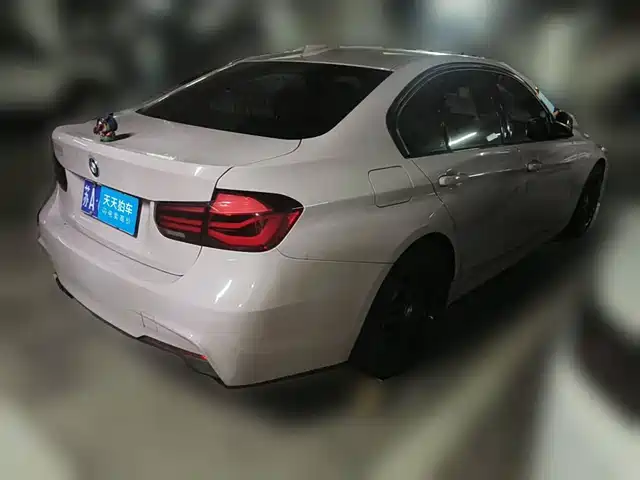 BMW 3 Series 2019 320i M Sport Black Night Edition — фото 2