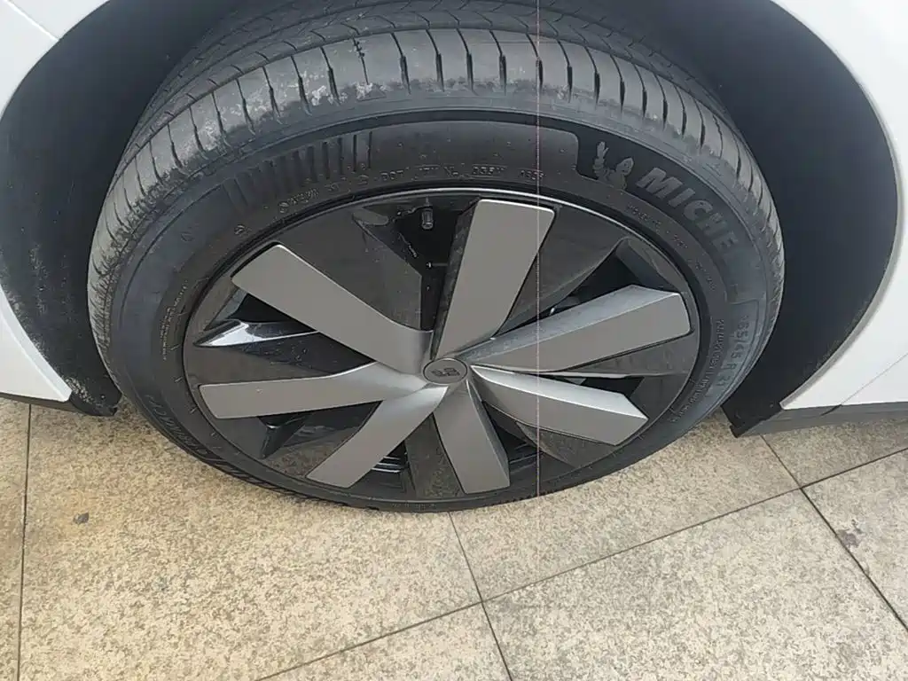 Li Auto i6 2026 2025 4WD Base Model