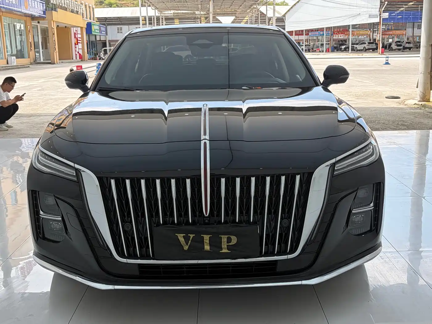 Hongqi H5 2024 2.0T Automatic Smart Connect Flag Smooth Edition