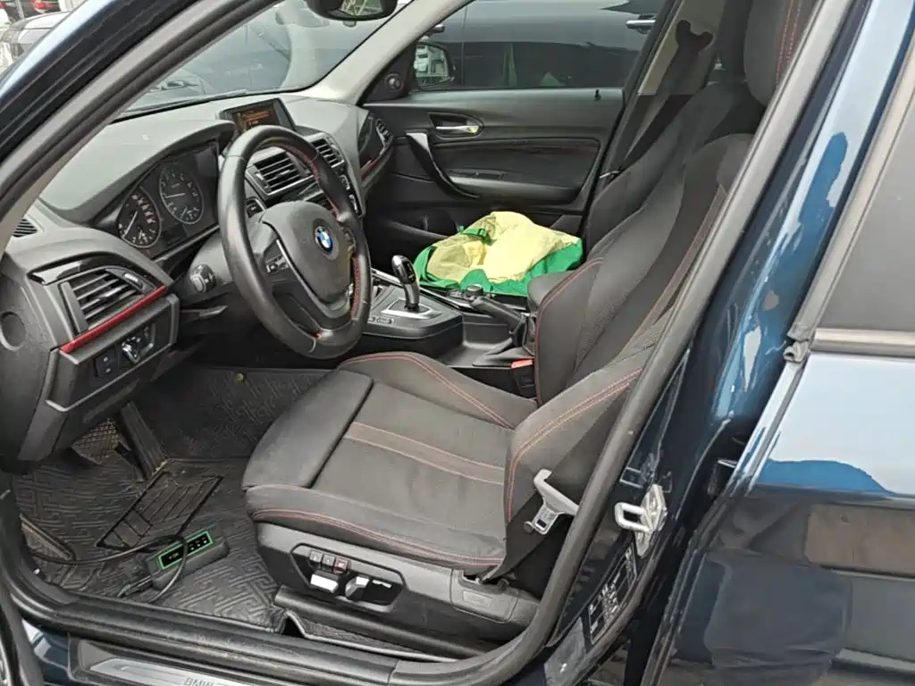 Photo 15 - BMW 1 Series (Import)