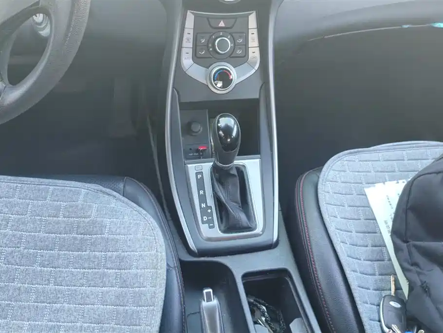 Hyundai Langdong 2015 1.6L Auto Trend фото 16
