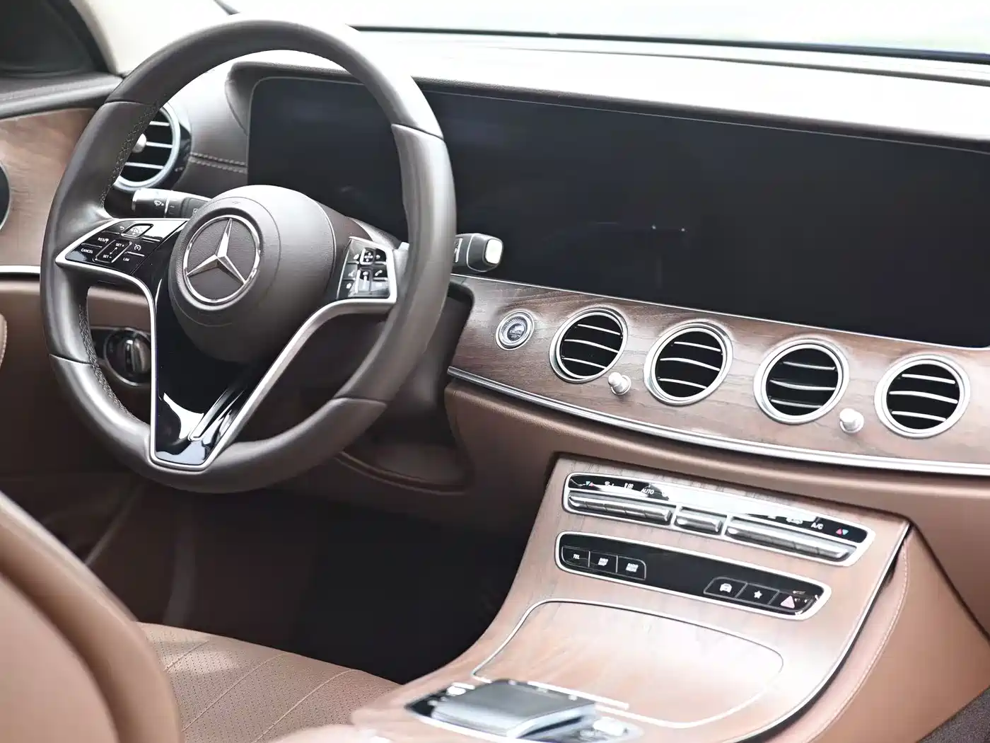 Mercedes-Benz E-Class New Energy 2022 E 350 e L Plug-in Hybrid Sedan фото 6