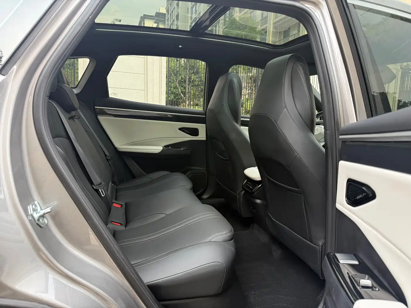 Geely Galaxy Galaxy L7 2024 1.5T 115km MAX Soaring Dragon Edition фото 15