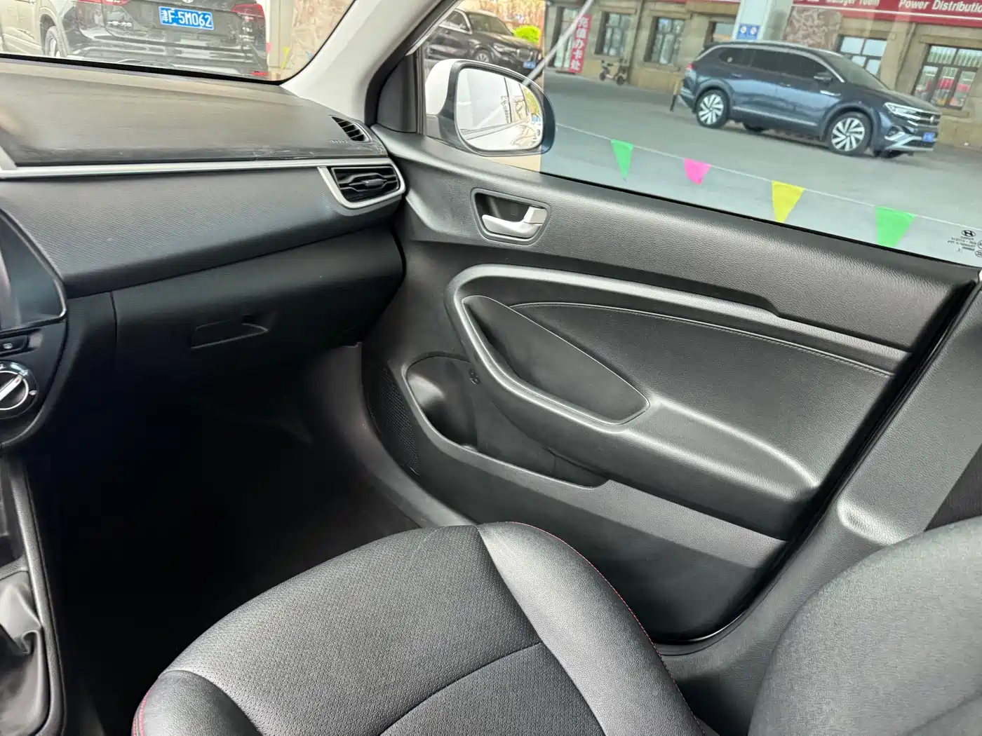 Hyundai Verna 2020 1.4L Manual GL Renewal Edition фото 14