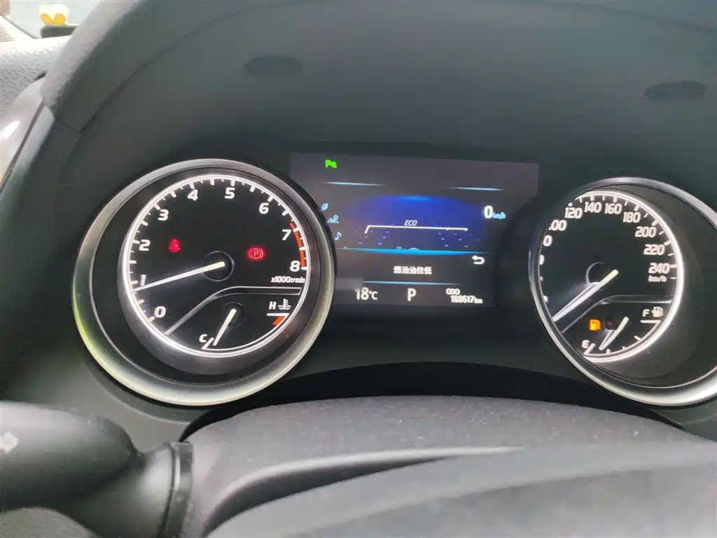 Toyota Camry 2018 2.5G Luxury Edition фото 4