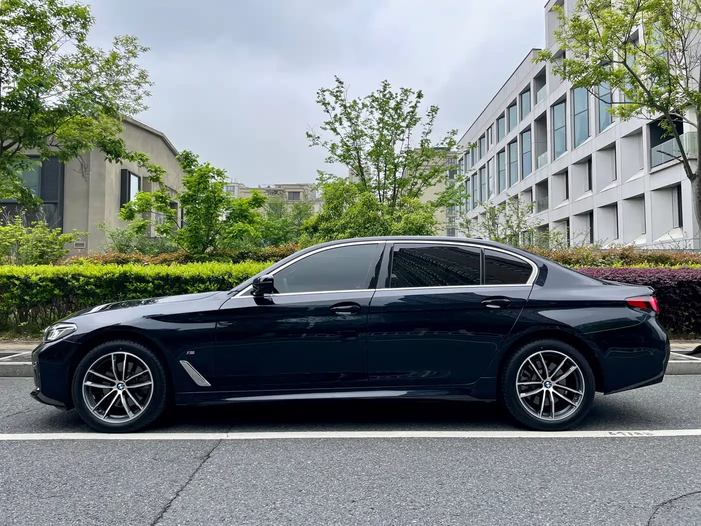 BMW 5 Series 2022 Model Second Facelift 525Li M Sport Package фото 4