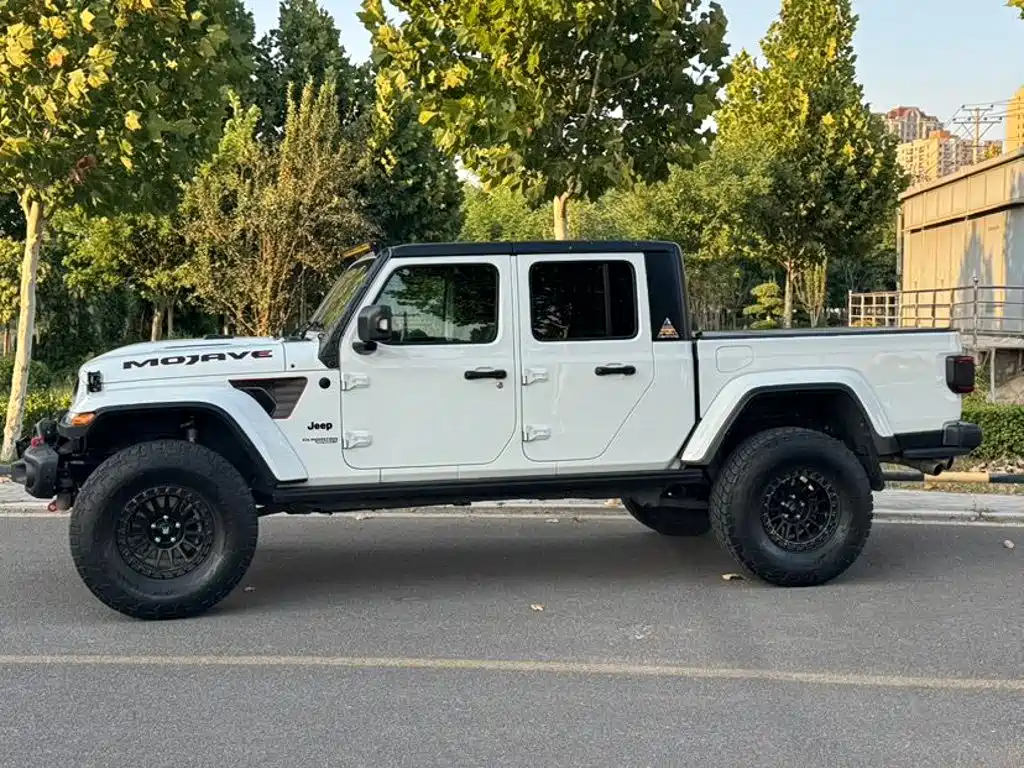 2023 Jeep Gladiator
