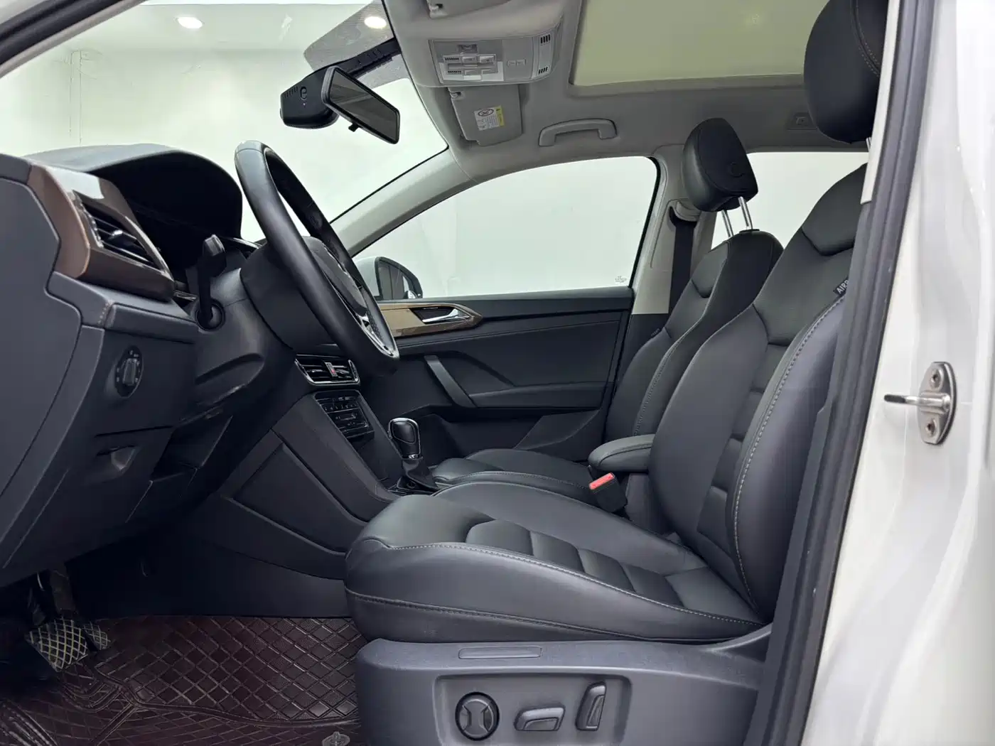 Volkswagen Tharu 2022 280TSI FWD Luxury Edition фото 4