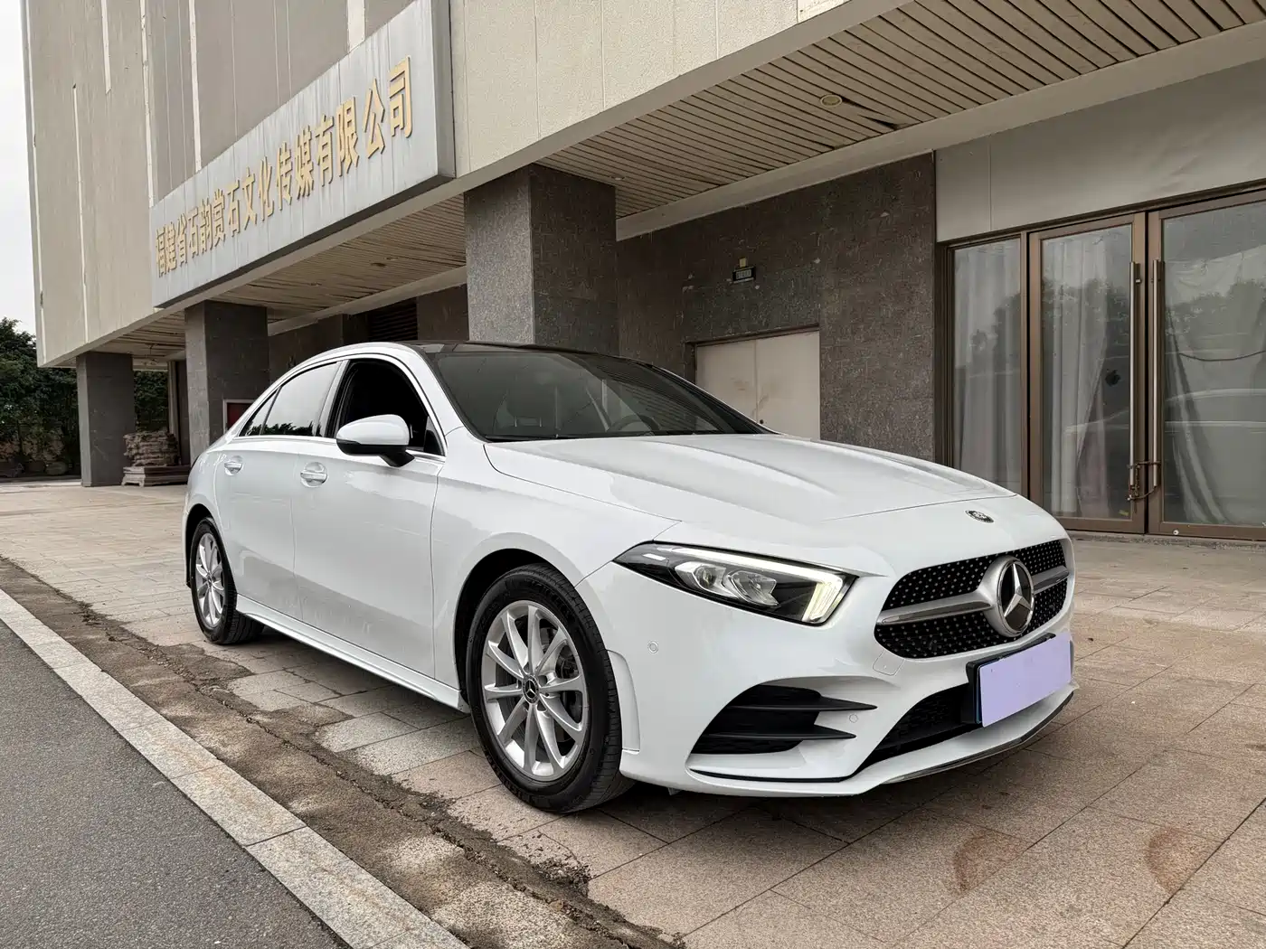 Mercedes-Benz A-Class 2020 A 200 L Sport Sedan фото 3