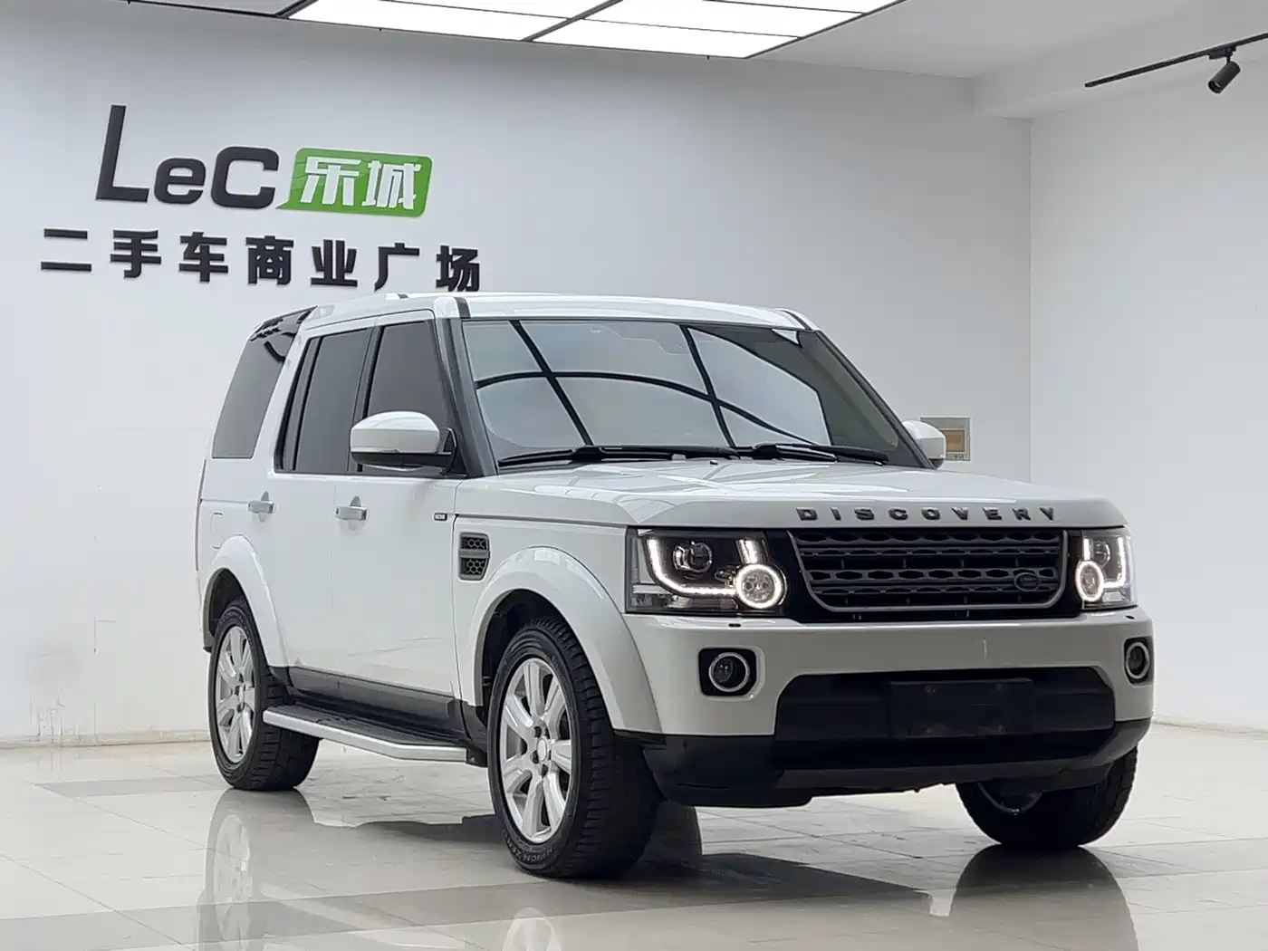 Land Rover Discovery 2014 3.0 SC V6 SE фото 3