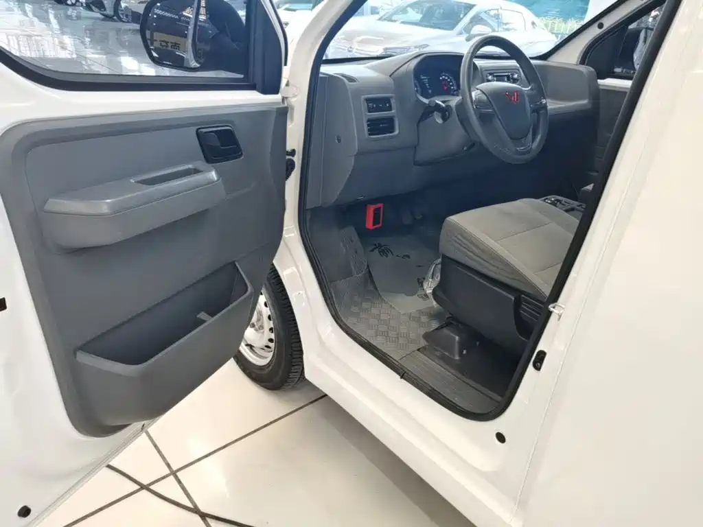 Wuling Motors Wuling Yangguang 2025 2024 300KM Comfort Bus Version 75kW