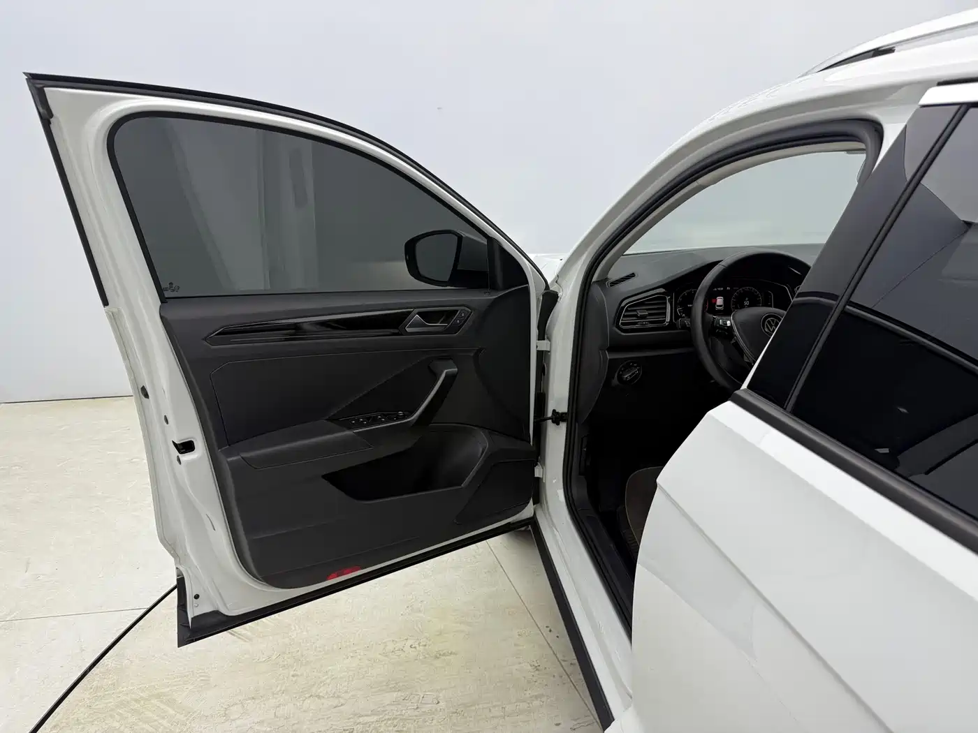 Volkswagen T-ROC 2022 280TSI DSG 2WD Comfort PLUS фото 9