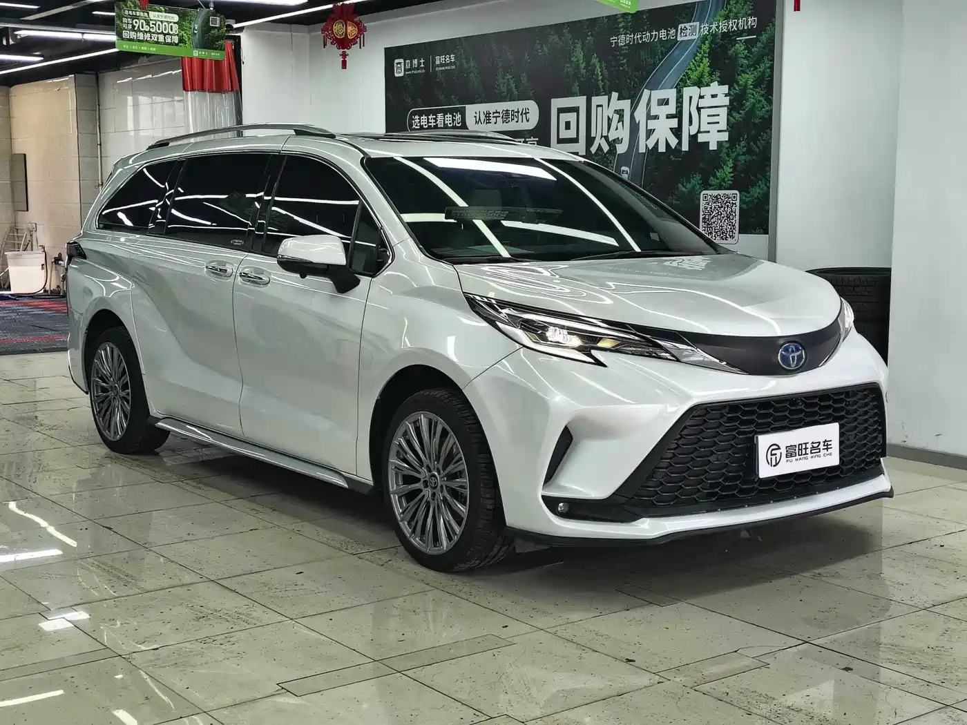 Toyota Granvia 2023 2.5L Hybrid Comfort Edition фото 3