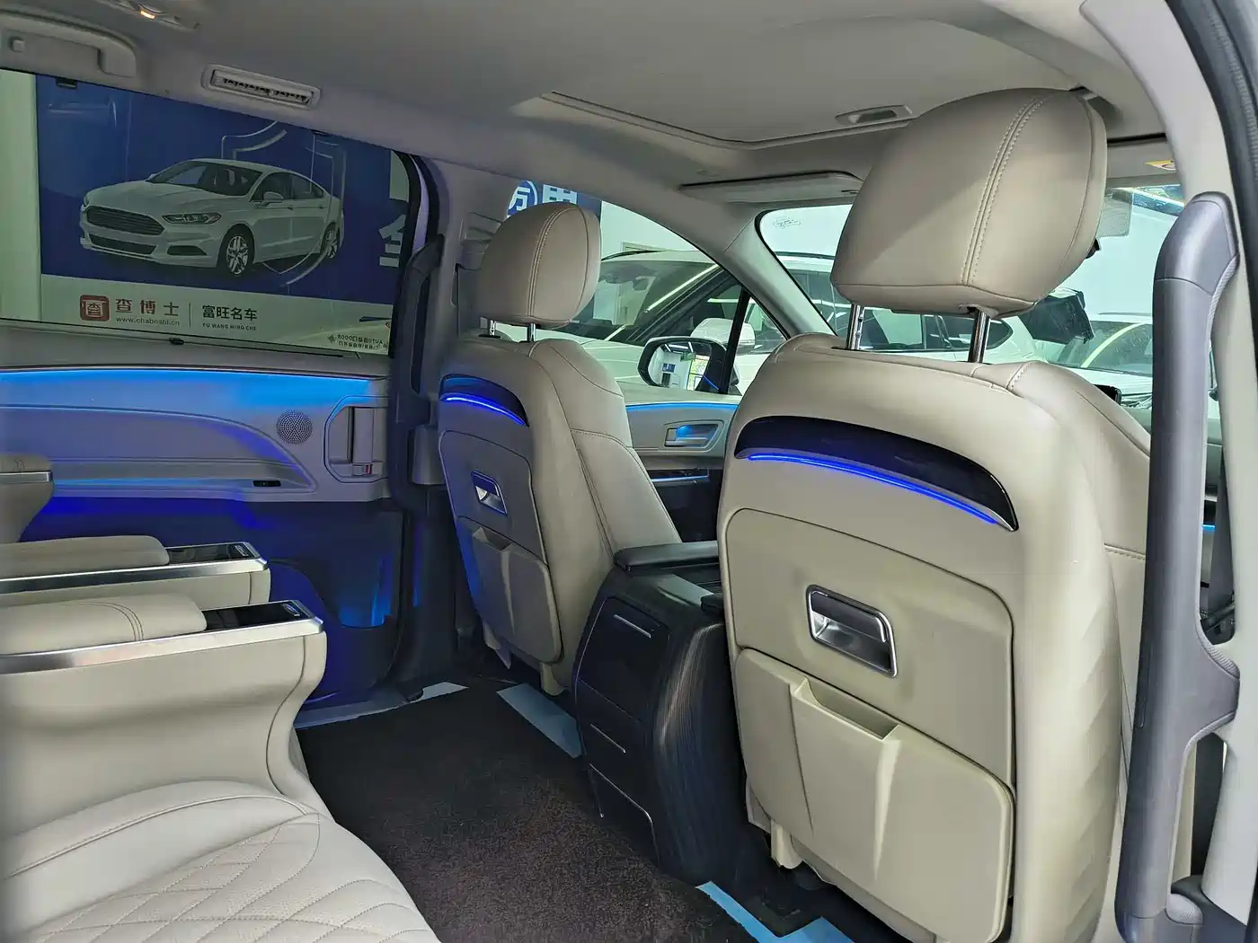 Toyota Granvia 2023 2.5L Hybrid Comfort Edition фото 23