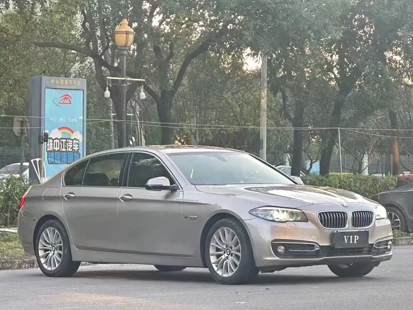 BMW 5 Series 2017 525Li Leading Edition фото 2
