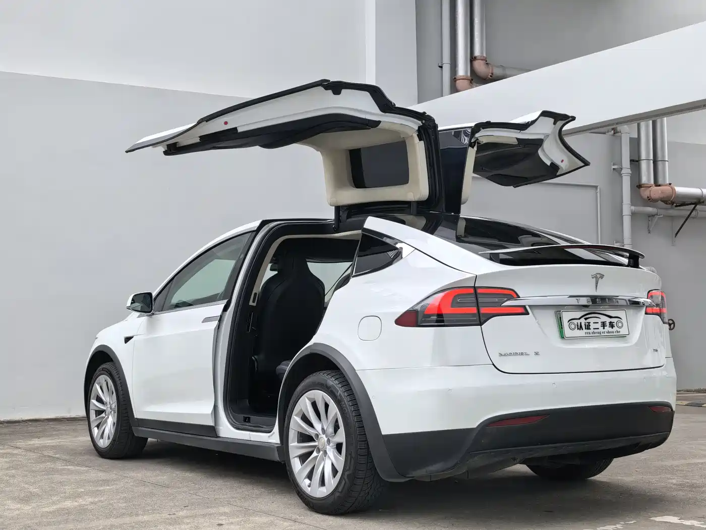 TESLA MODEL X