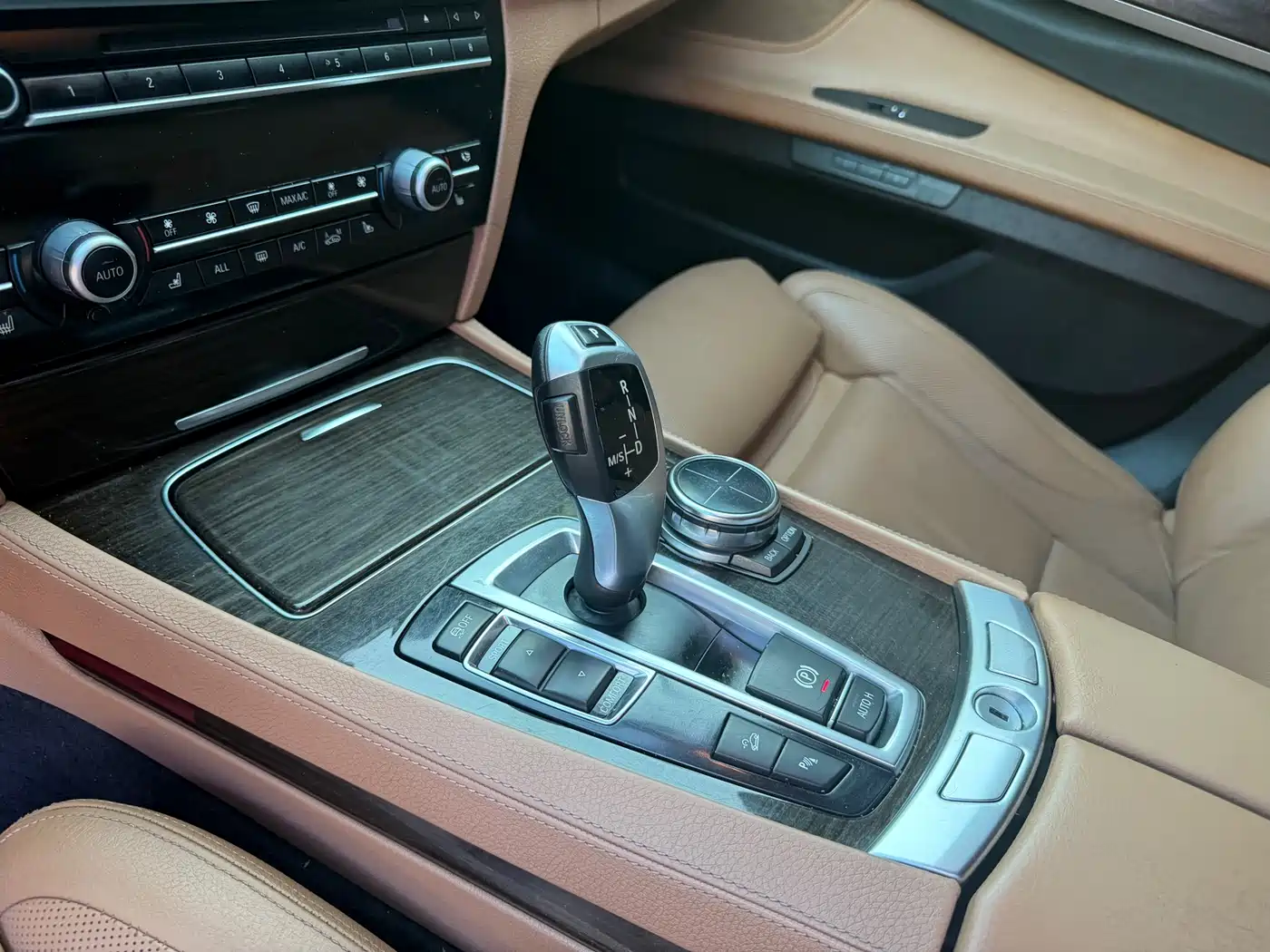 BMW 7 Series 2013 Model 740Li xDrive фото 10
