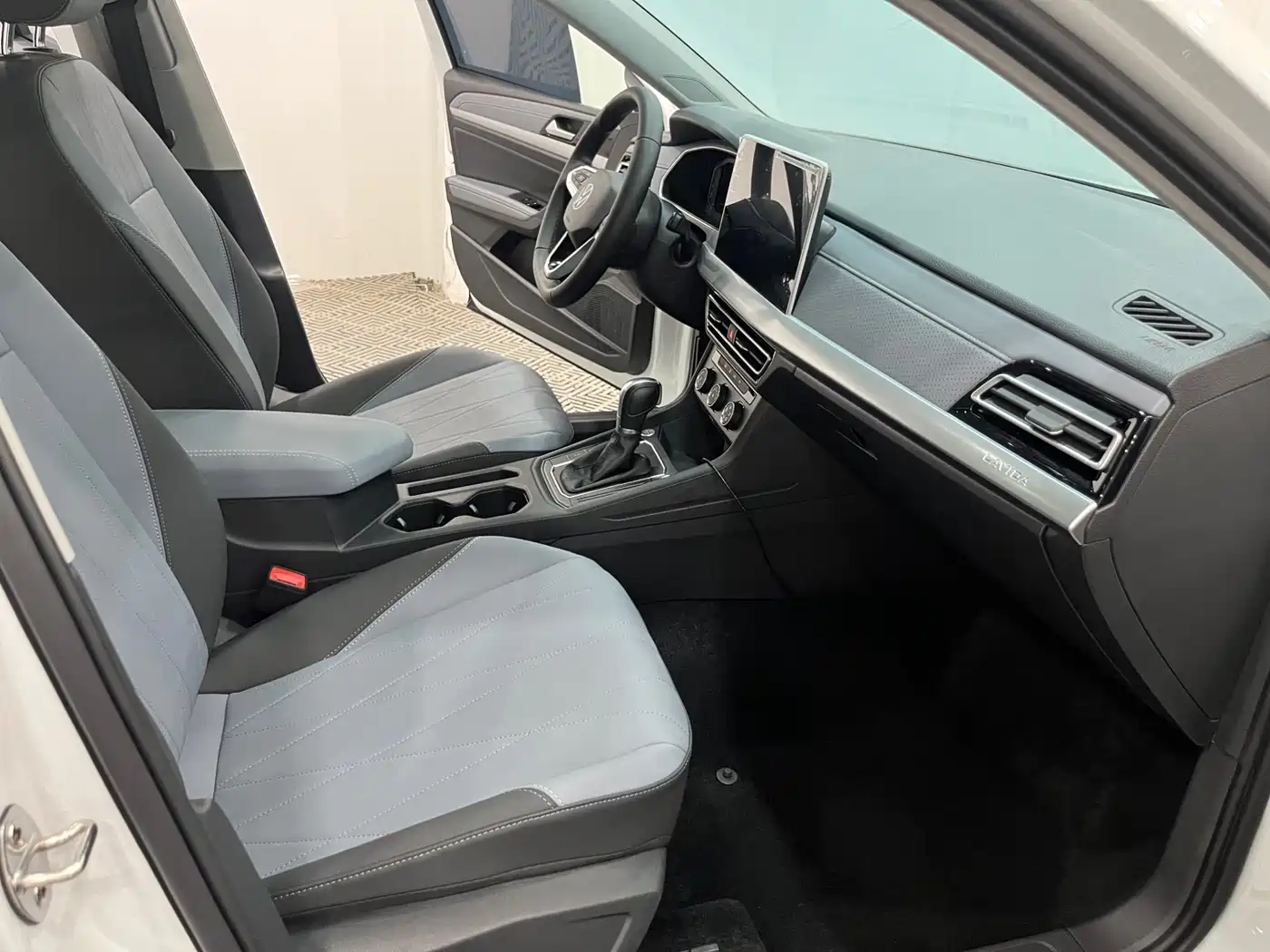 Volkswagen Lavida 2023 1.5L Auto Five Million Edition фото 4