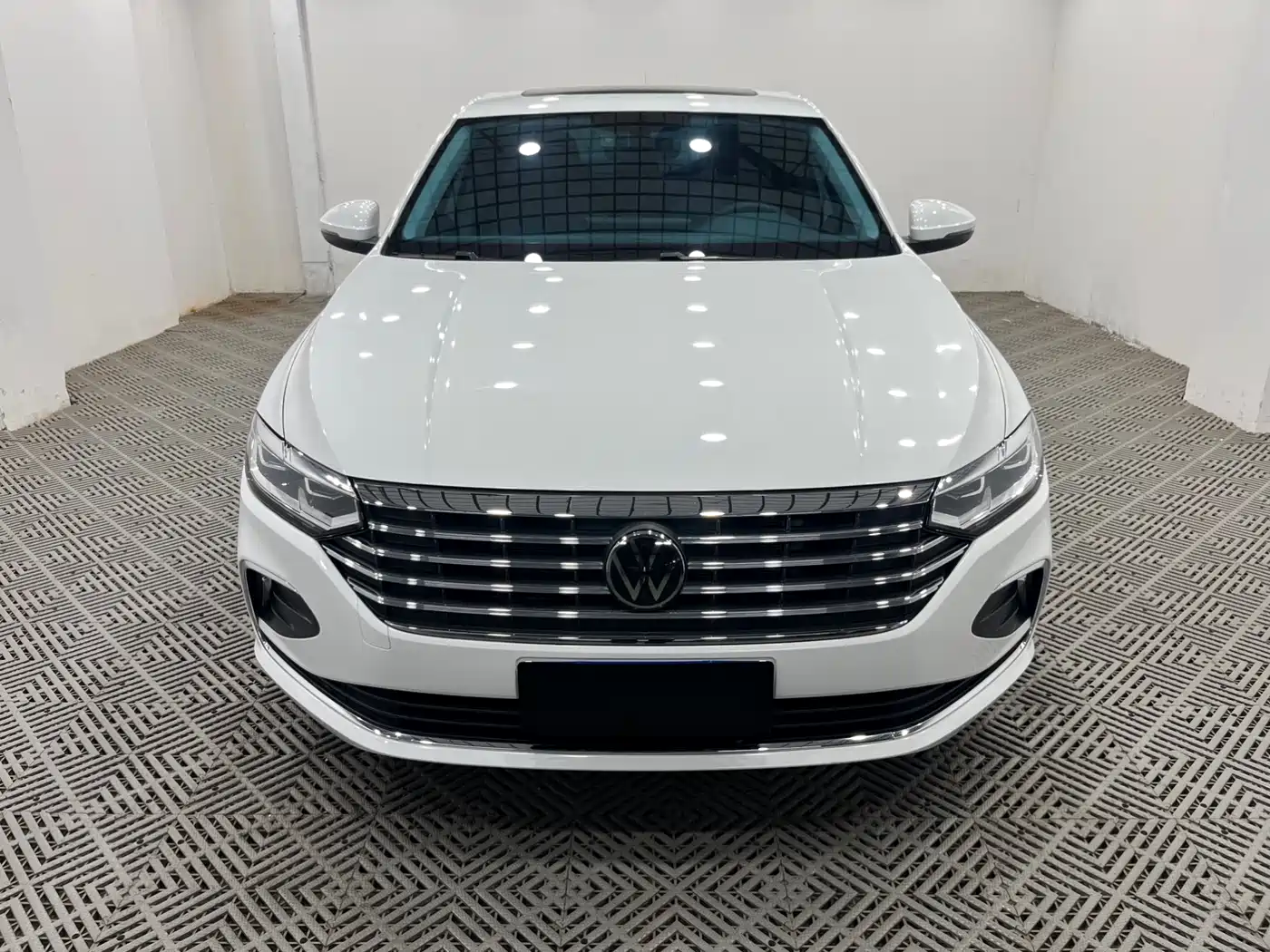 Volkswagen Lavida 2023 1.5L Auto Five Million Edition фото 2
