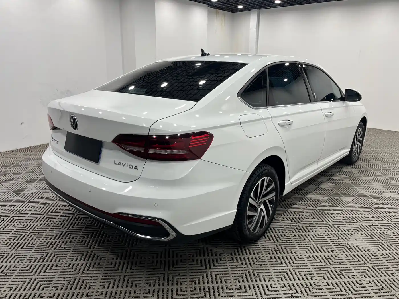 Volkswagen Lavida 2023 1.5L Auto Five Million Edition фото 7