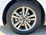 Photo 20 - Hyundai Elantra
