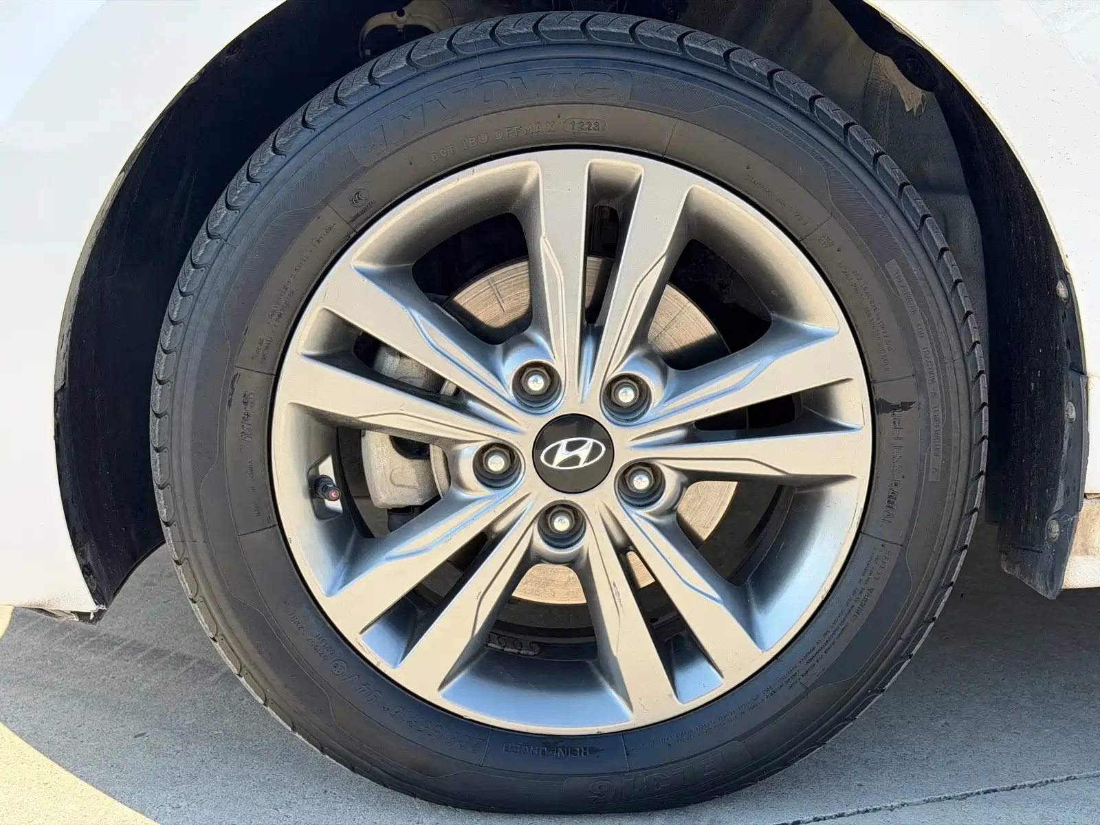 Photo 20 - Hyundai Elantra
