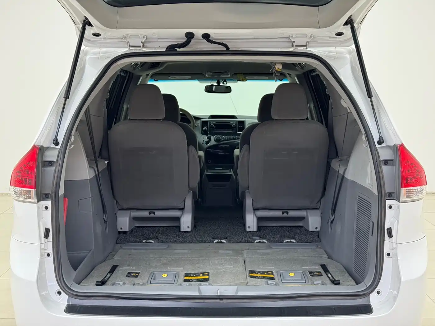 Toyota Sienna 2015 3.5L 4WD L фото 13