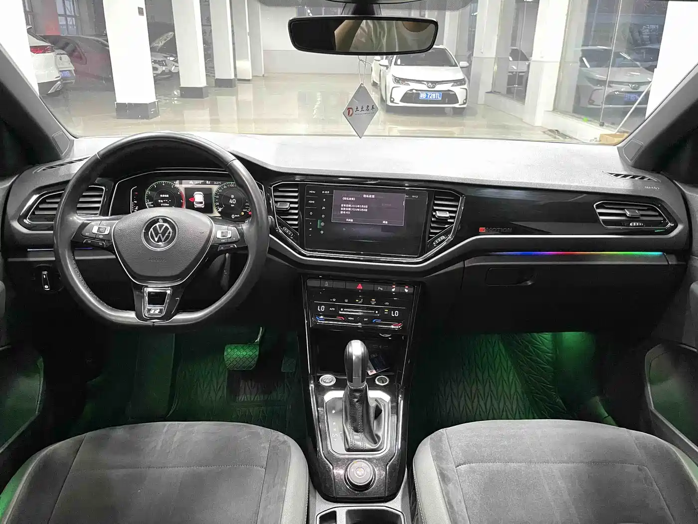 Volkswagen T-ROC 2021 Facelift 280TSI DSG 4WD Luxury Smart Connect Edition фото 9