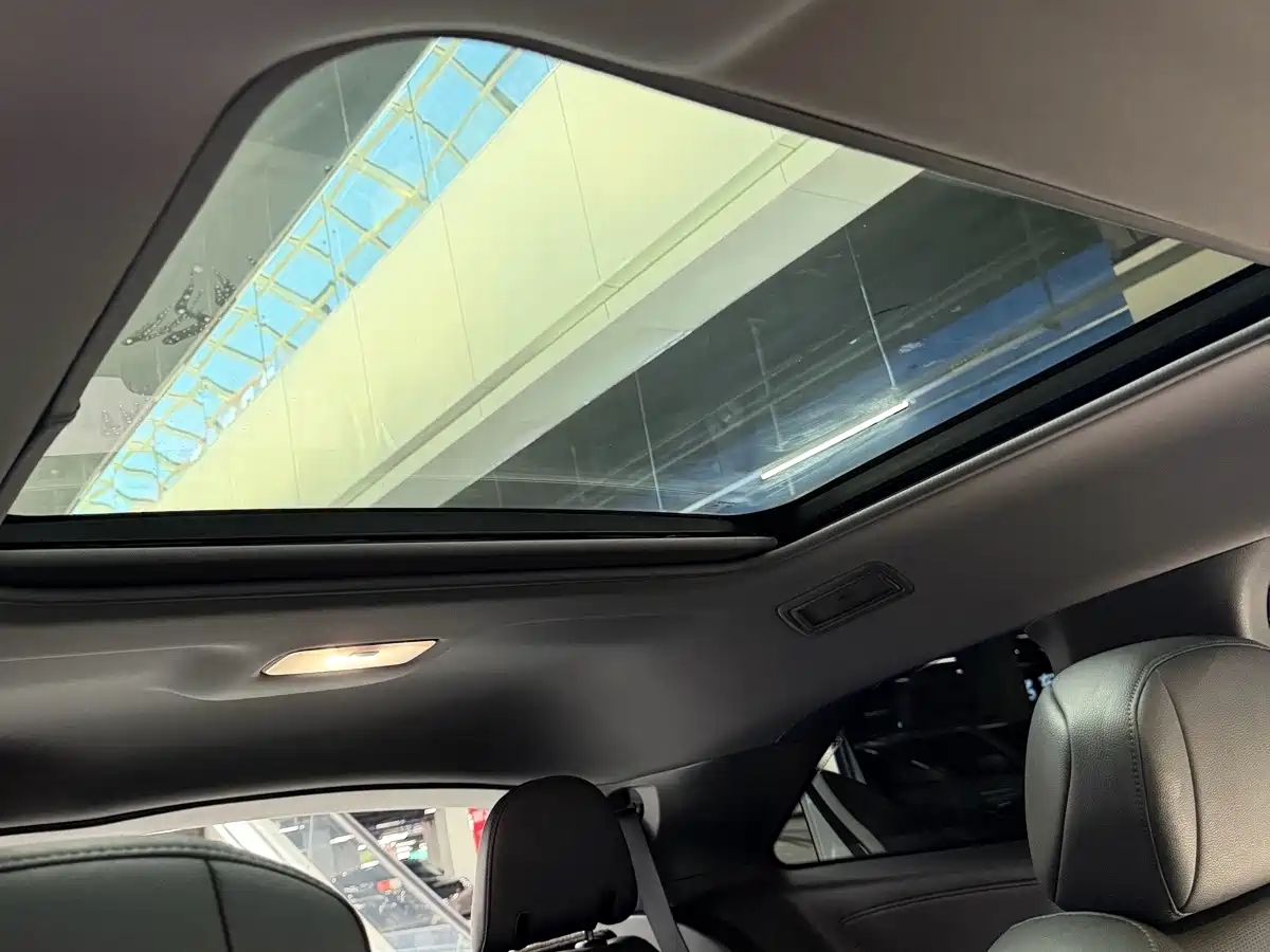 Photo 11 - Toyota Sienna