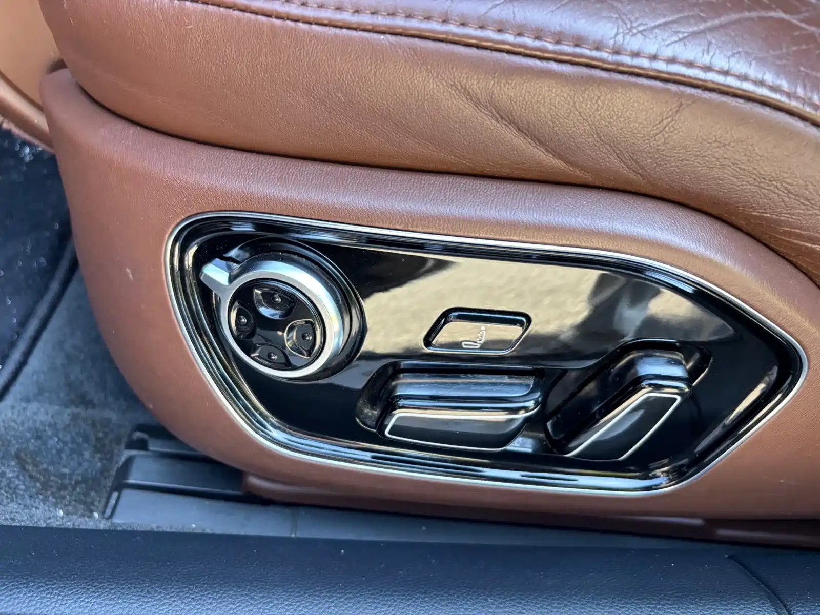 Photo 11 - Audi A8