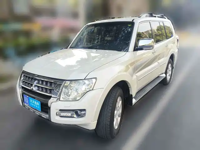 Mitsubishi Pajero (Import) 2020