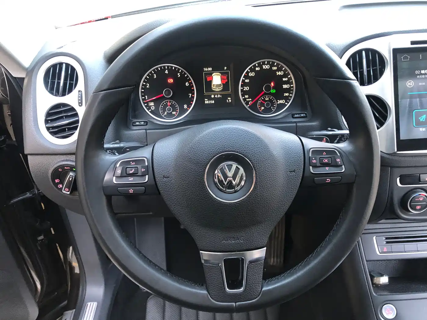 Volkswagen Tiguan 2015 1.8TSI Automatic 2WD Highline фото 6