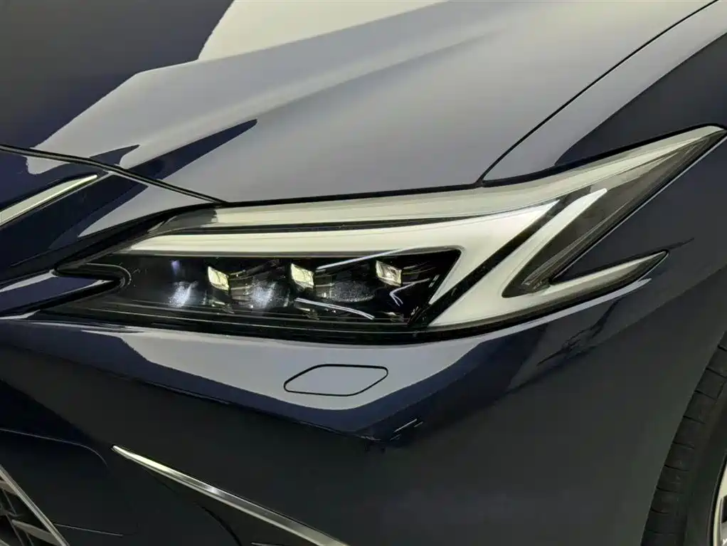 Lexus ES 2025 200 Ultimate Edition фото 16