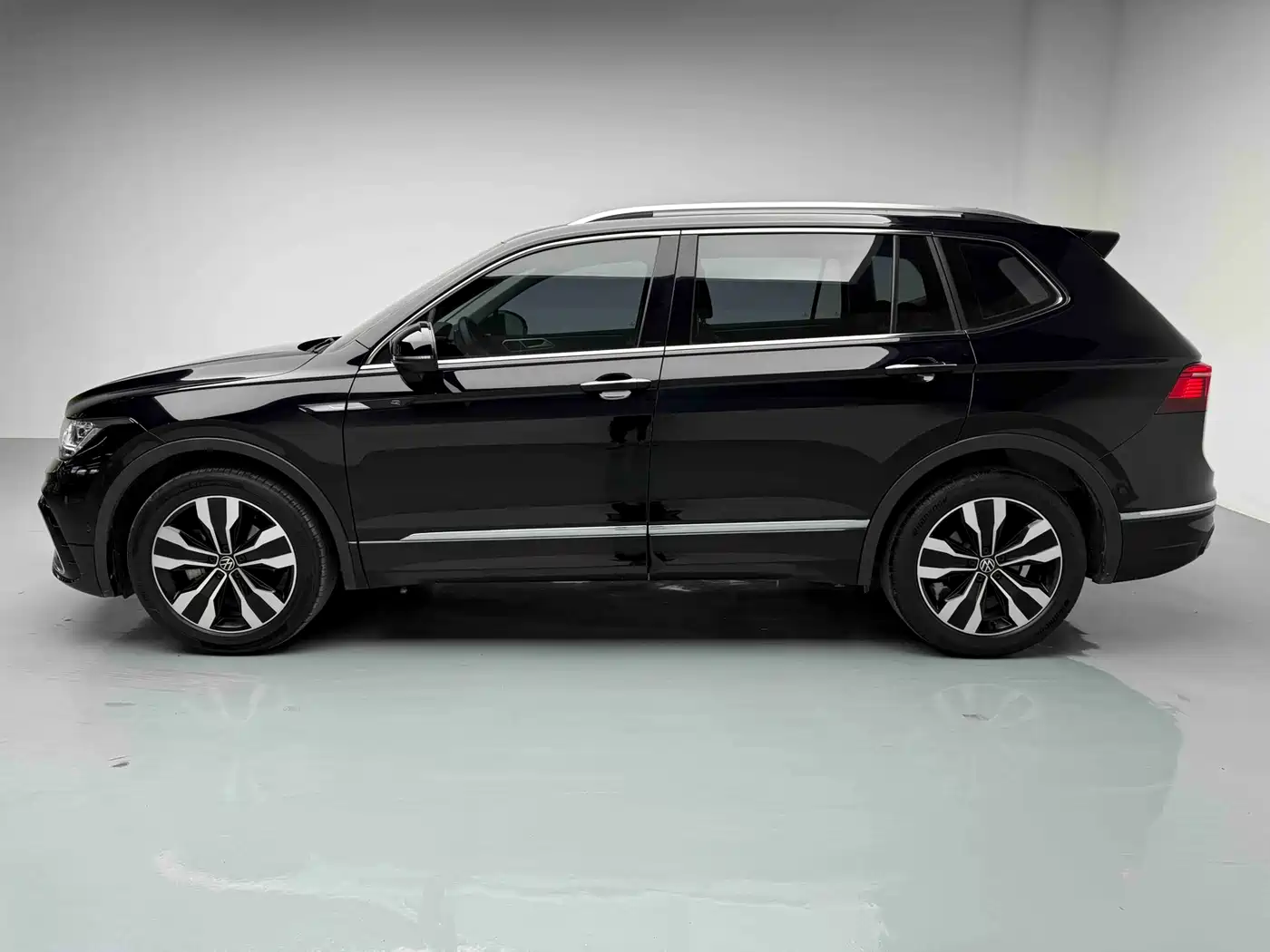 Volkswagen Tiguan L 2022 330TSI Auto 2WD R-Line Premium Edition фото 21