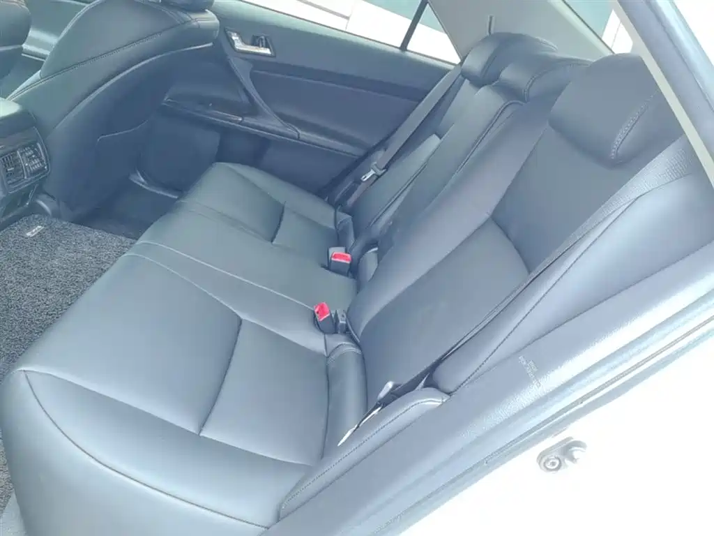 Toyota Reiz 2013 2.5V Premium Edition фото 17