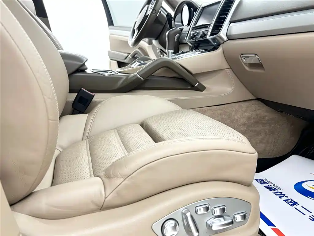 Porsche Cayenne 2011 Cayenne Turbo 4.8T фото 10