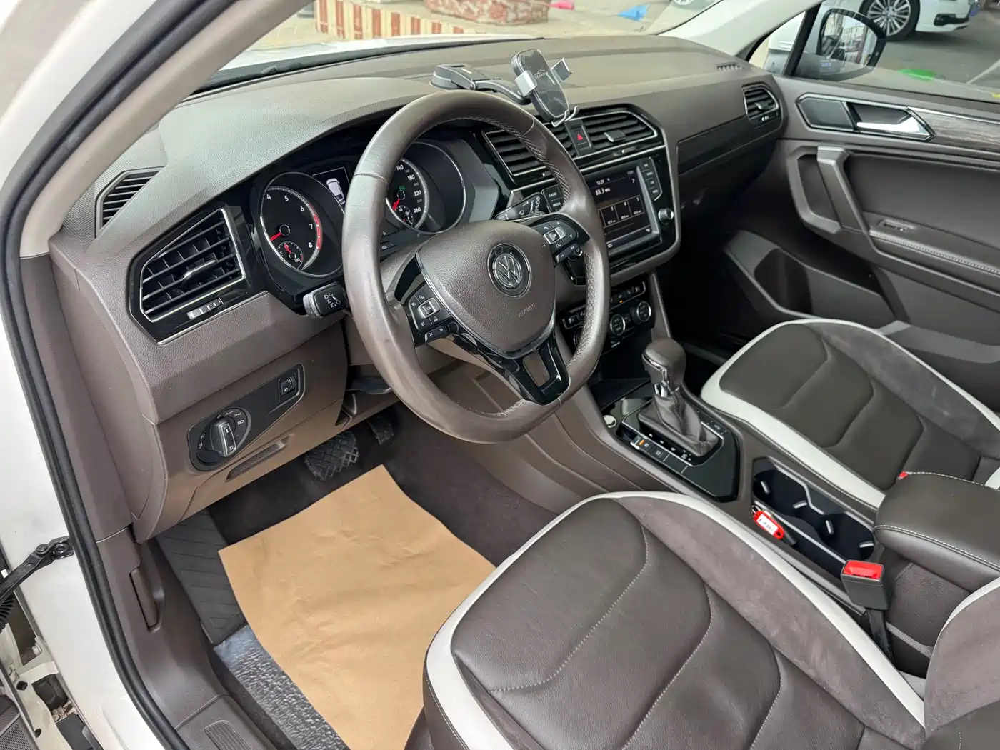 Volkswagen Tiguan L 2017 330TSI Automatic 2WD Luxury Edition фото 12