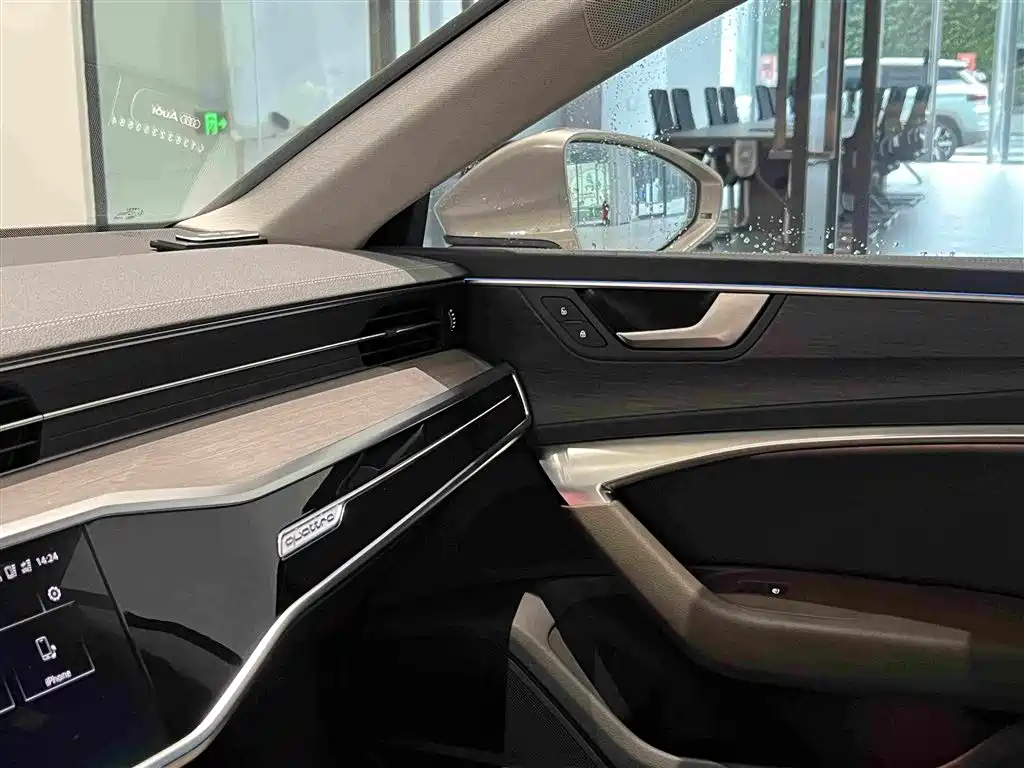 Photo 22 - Audi A7L
