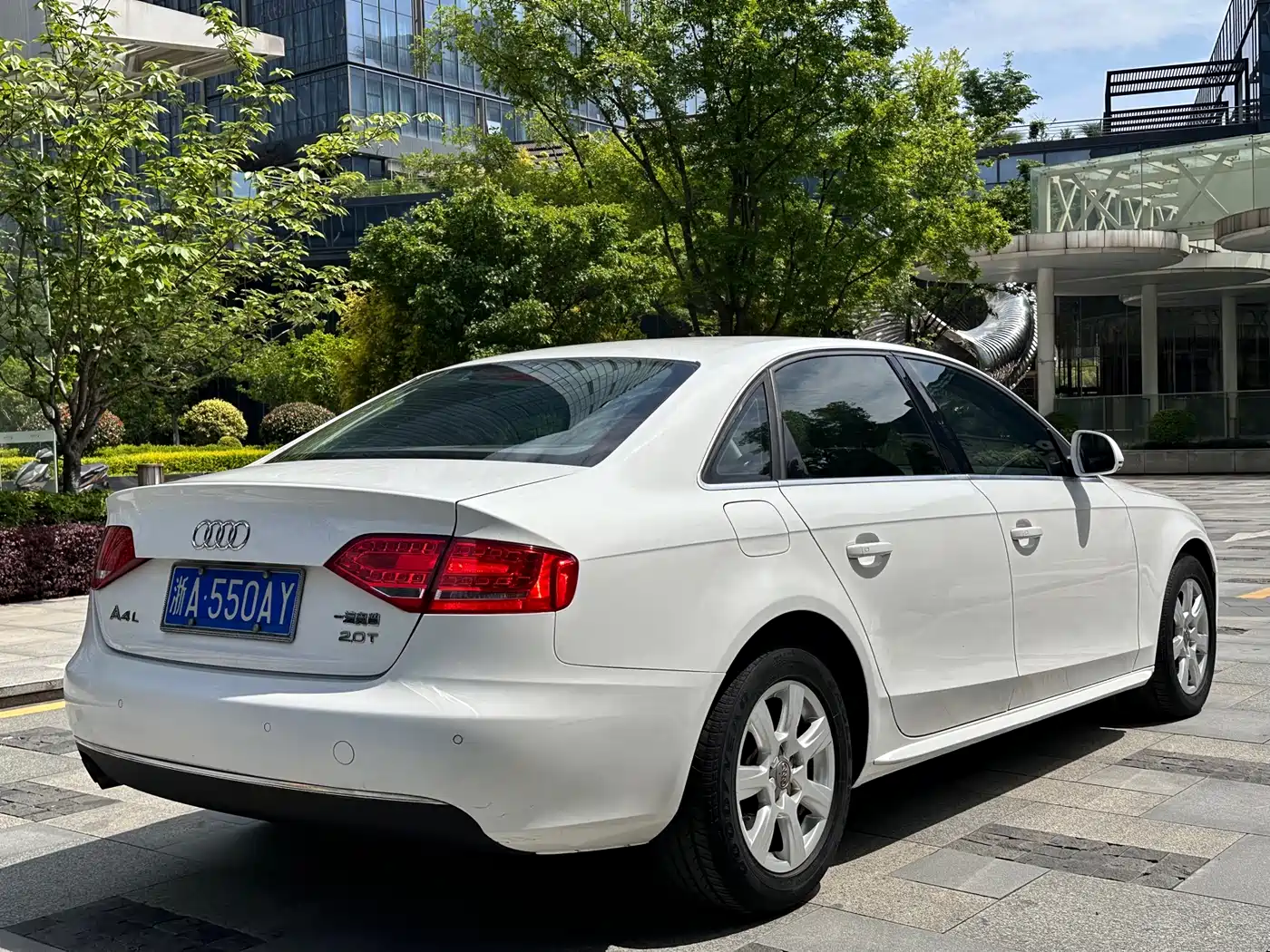 Audi A4L 2011 2.0 TFSI Standard фото 4